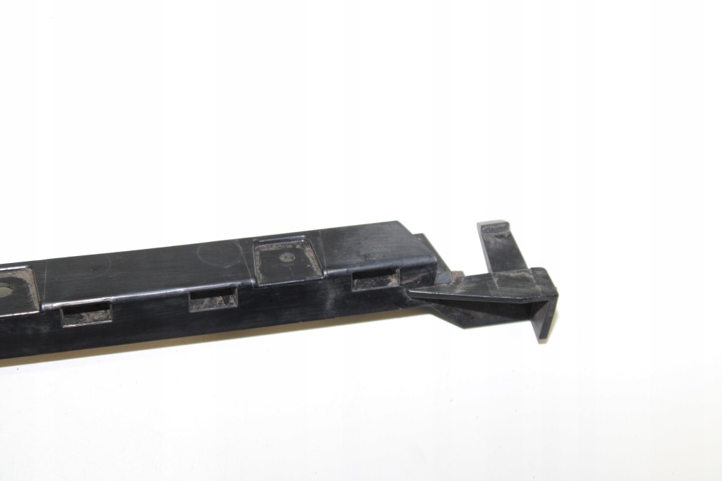 Bmw e81 e87 направляющая правый кронштейн порог 7118160 с Разборки