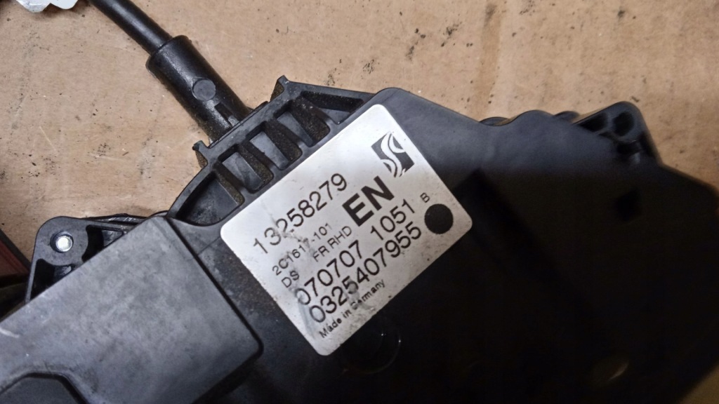 фото №4, Opel corsa d 5d замок двері перед правий 6pin