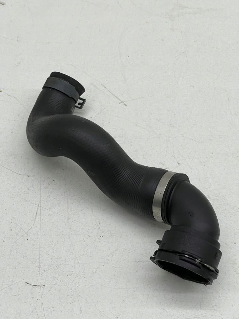 Audi a6 c7 3.0 tdi шланг труба пабтрубок  шланг патрубок радиатора воды с Разборки