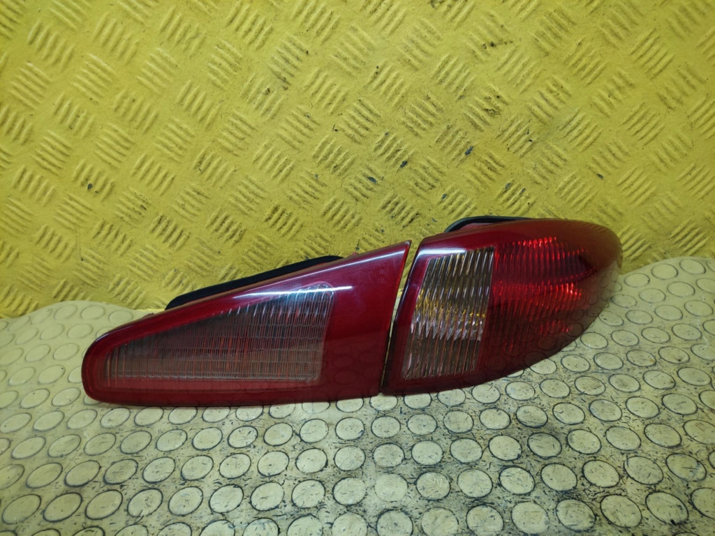 Купити Alfa romeo 147 фара правий задні