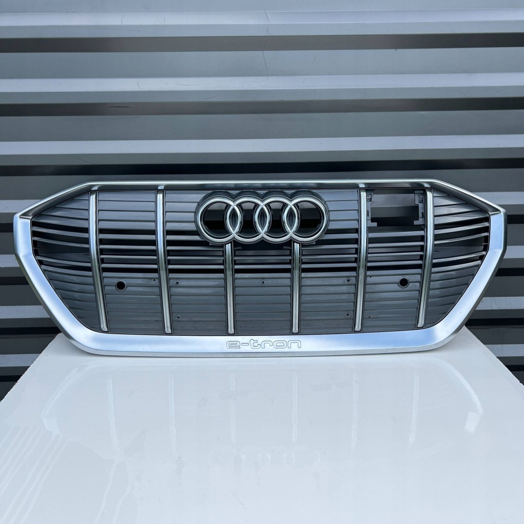 Купити Audi e-tron решітка  радіатора / решітка радіатора 4ke853651b