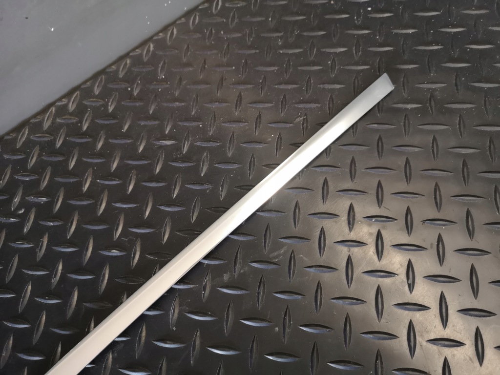 Молдинг хром правый задняя vw touareg 7p6853996 с Разборки