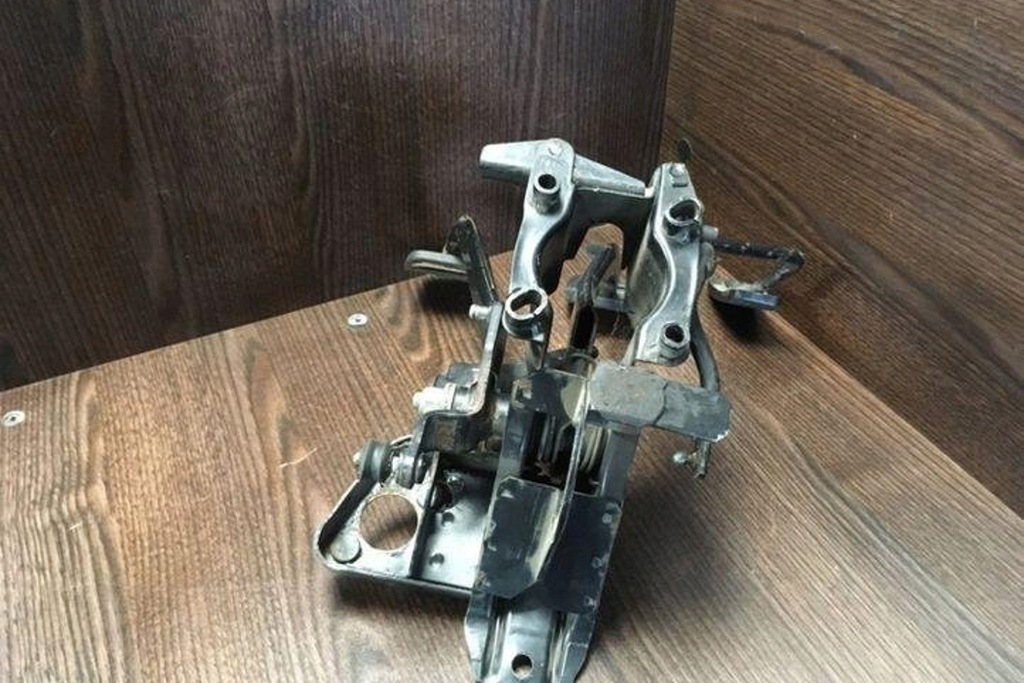 фото №8, Кронштейн padełu гальма alfa romeo 166 936_ 60682265 2.39l дизель 100kw