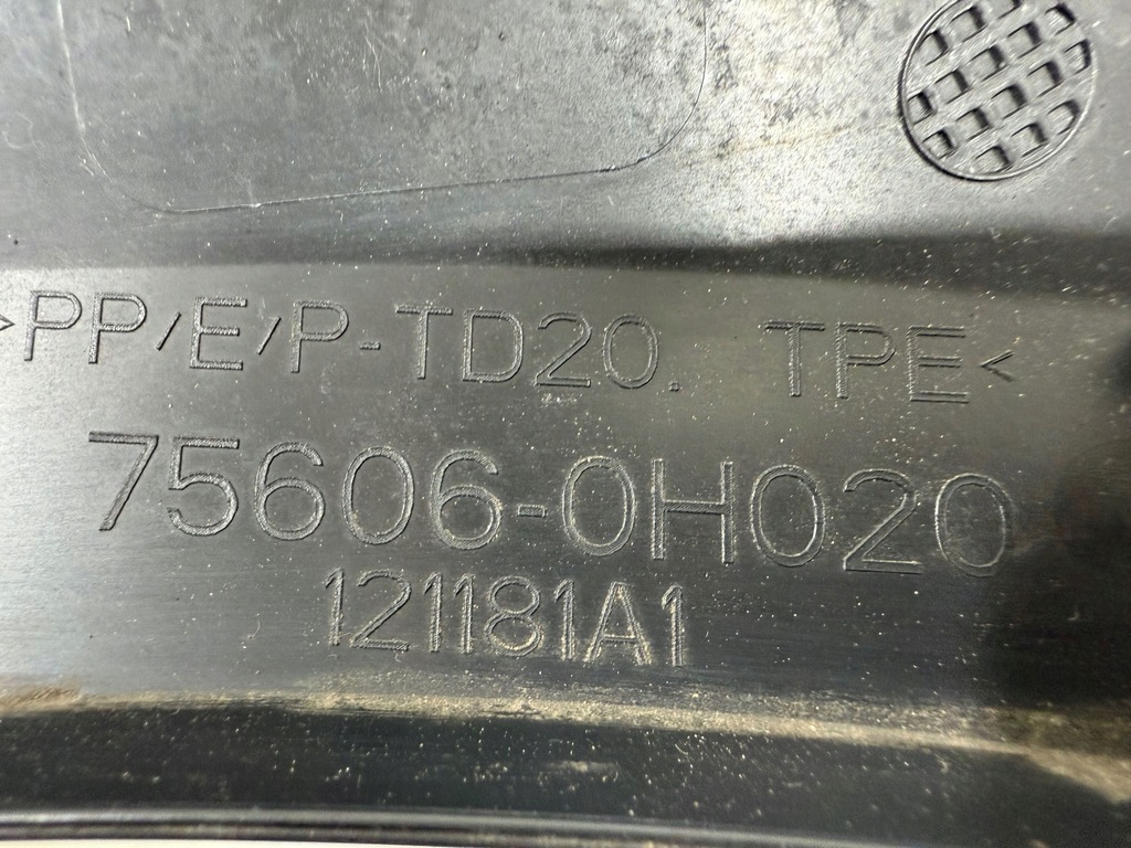 фото №8, Накладка подкрылок заднего задняя сторона левая toyota aygo x 75606-0h020