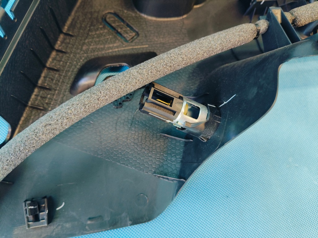 фото №8, Seat leon 4 iv fr combi 2.0 tdi 2021r обивка багажника верхний часть левая