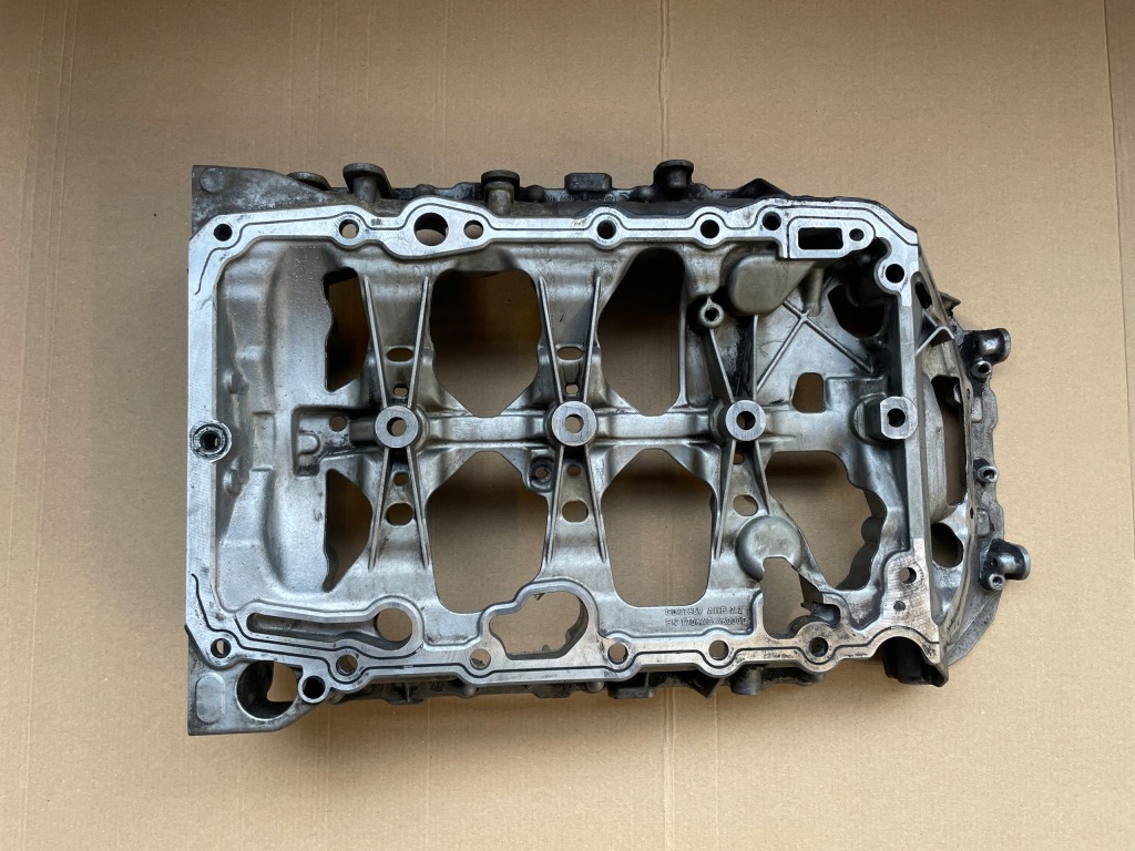 Купити Audi 2.0 tfsi піддон масляна 06k103603an