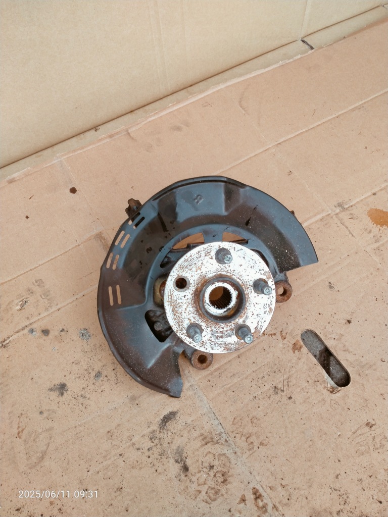 фото №1, Toyota yaris iv поворотный кулак правая передняя