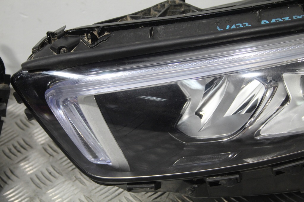 фото №6, Mercedes-benz оригинальный номер a1779064703 лампа передняя l