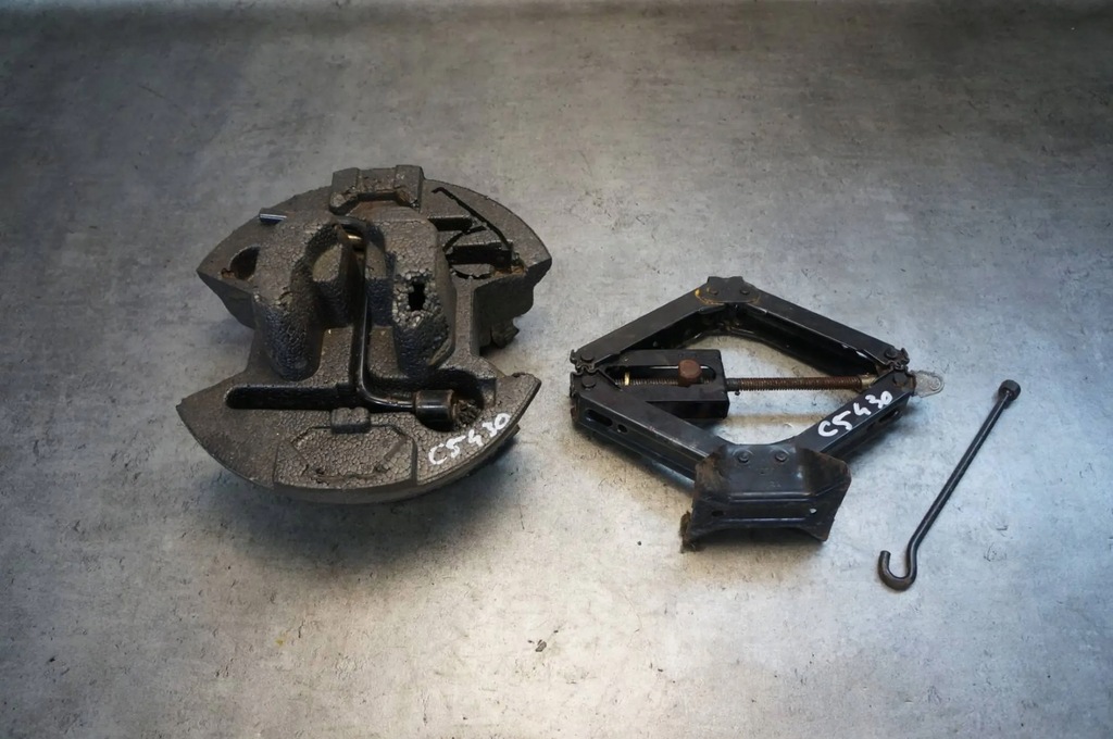 фото №1, Вкладыш колеса запасного подъемник подъемник ключ ушко - citroen c5 i хэтчбек