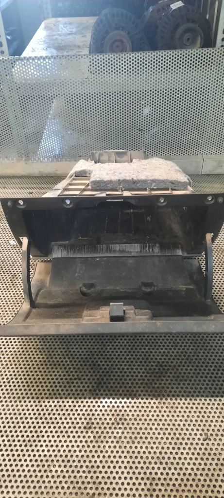 фото №2, Бардачок панелі renault master 688000049r