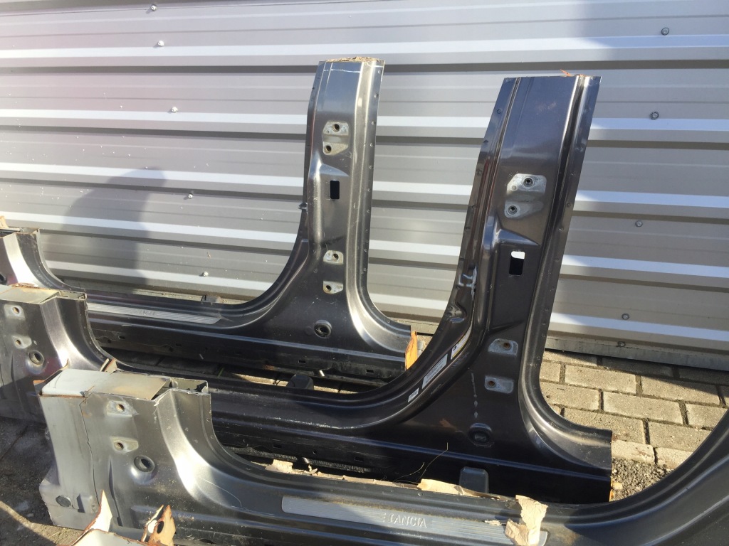 Chrysler 300c 300s 16 17 18 порог стойку Оригинал