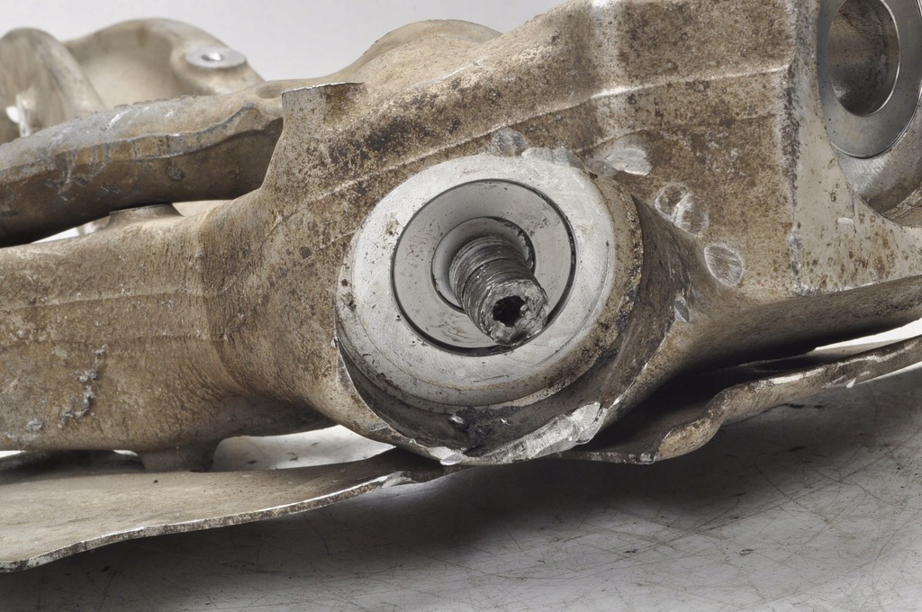 фото №11, Defender l663 3.0 поворотный кулак правая передняя 21r