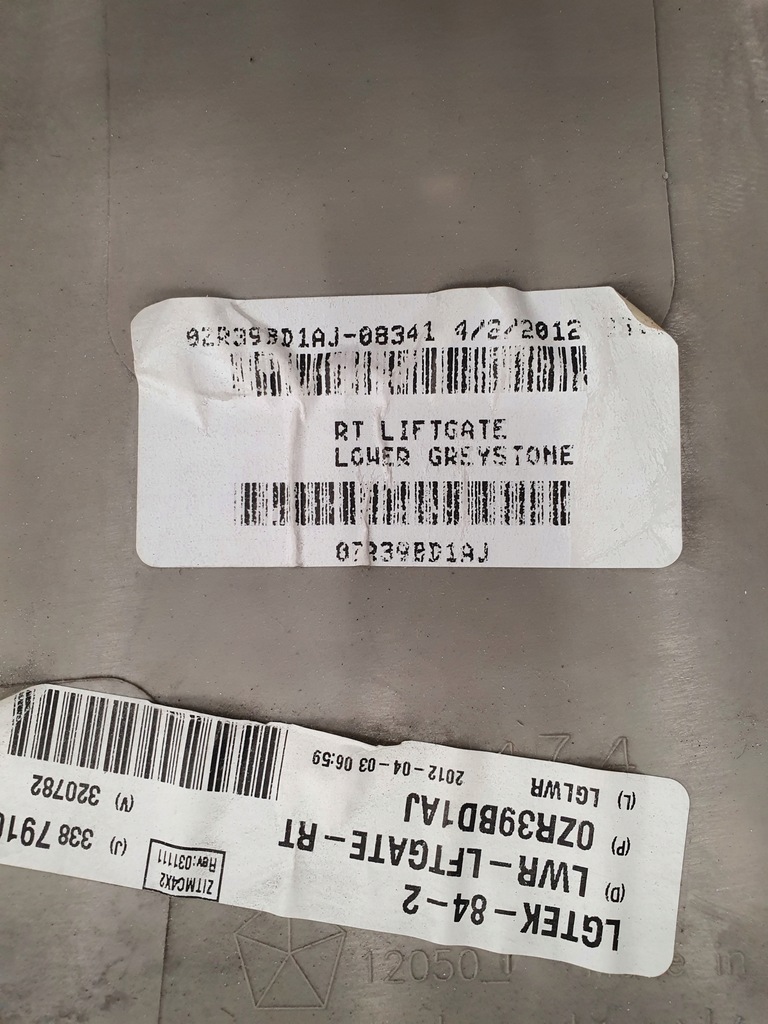 фото №10, Town & country 2015 обшивка крышки багажника