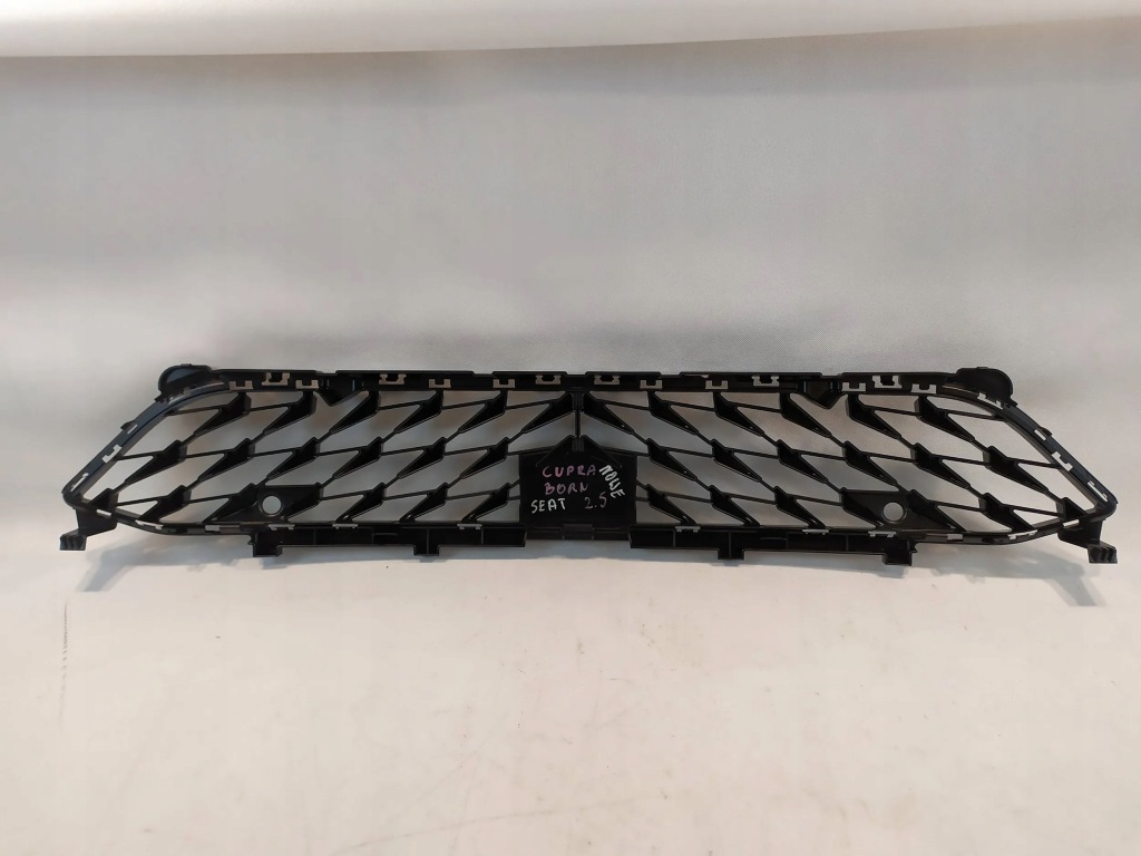 Купити Решітка середня бампера seat cupra born