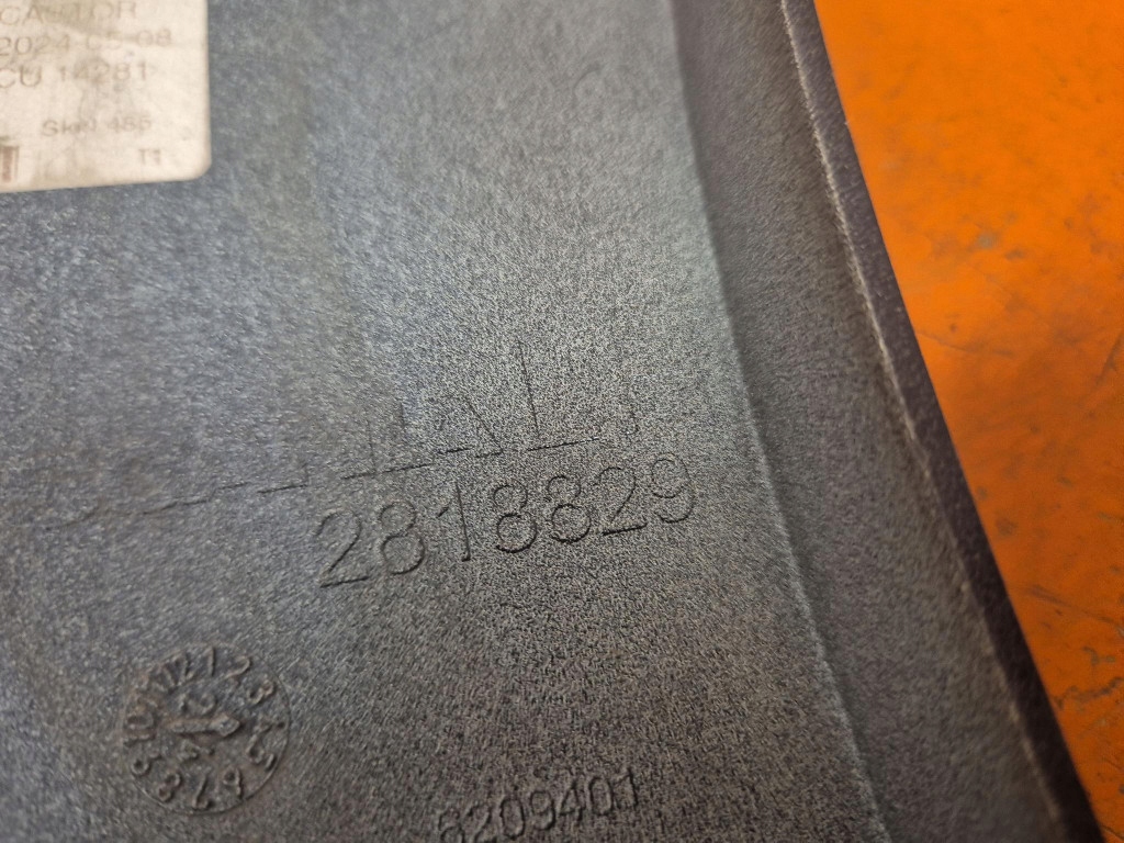 фото №7, Scania r 17- заглушка накладки крыла перед левая 2818829