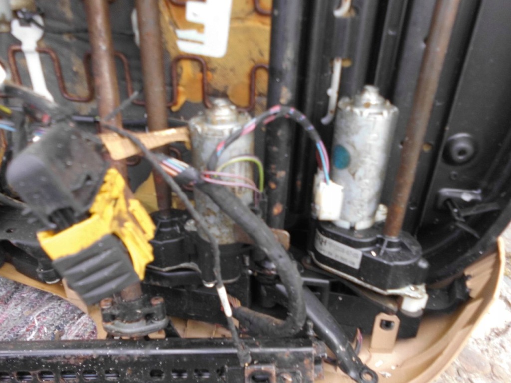 фото №7, Подголовник сиденье левый правый bmw x3 e83 lift моторчик