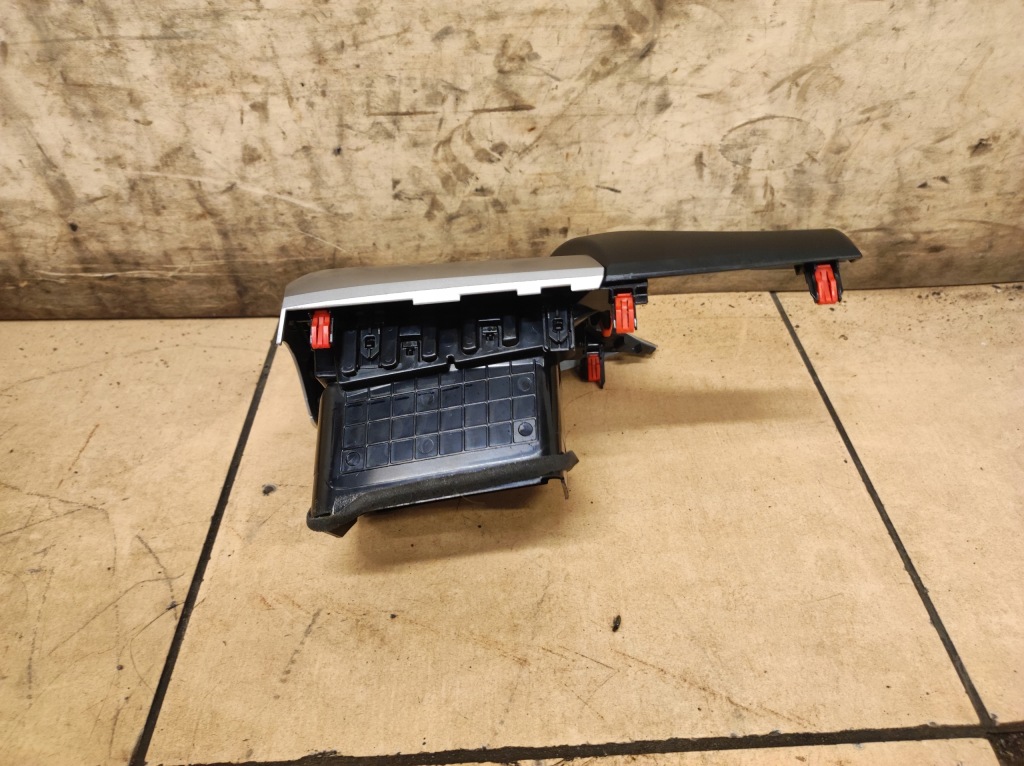 фото №5, Решётка обдув панели консоли левая hilux viii 8