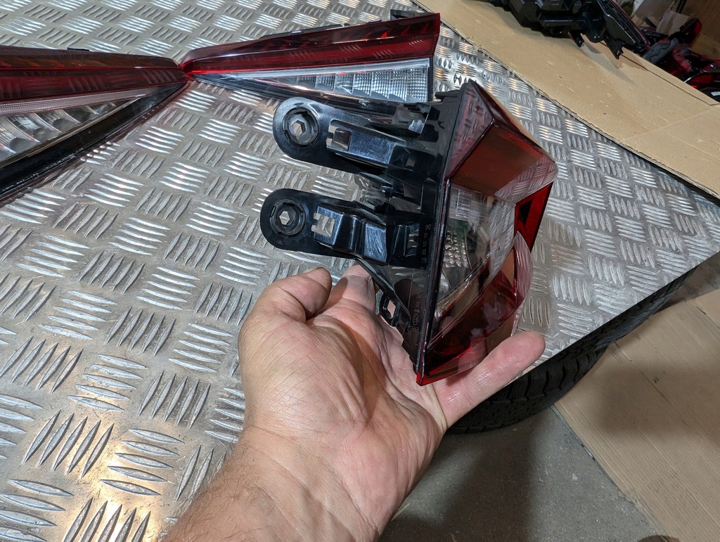 фото №13, Skoda enyaq 5la лампа левая правая задняя w крыло