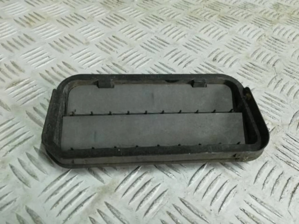 фото №1, Opel karl решітка вентиляційна задня w крила