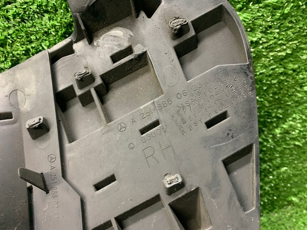 фото №8, Mercedes r klasa w251 r251 решётка радиатора решётка радиатора решётка радиатора a2518880223 przed liftem