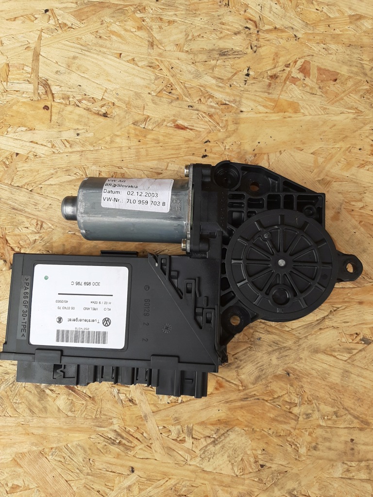 Купить Моторчик стекло левый задняя vw touareg 3d0959795c