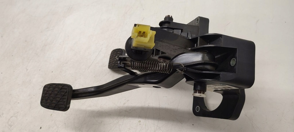 фото №8, Педали шланг сцепления mercedes w169 1,5 бензин