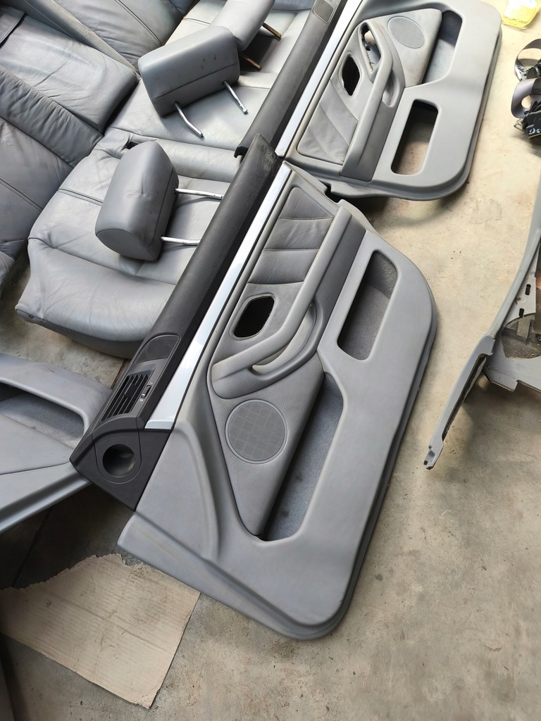 фото №7, Bmw 5 e39 520i заднее сиденье задняя подголовники сиденья подлокотник обшивка комплект кожа