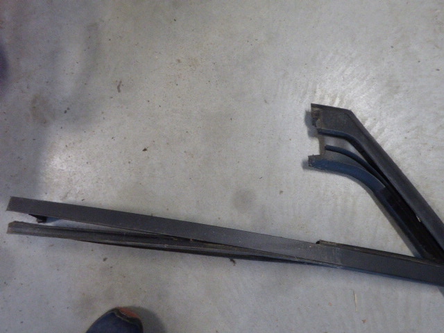 фото №3, Scenic iii 09-16 рамка дверь прокладка стекло перед левая