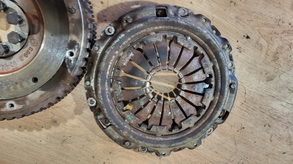 фото №4, Колесо маховик диск прижим сцепление комплект clio iii 3 hb 3d lift 1,5 dci