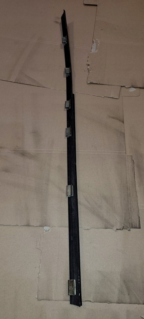 Прокладка уплотнитель стекло правый  bmw e30 кабриолет Оригинал