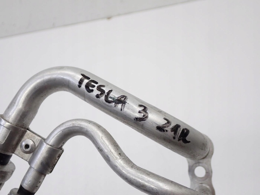 Пабтрубок  шланг трубка кондиционера 1625910-00-b tesla model 3 3d3 3d7 21r Оригинал