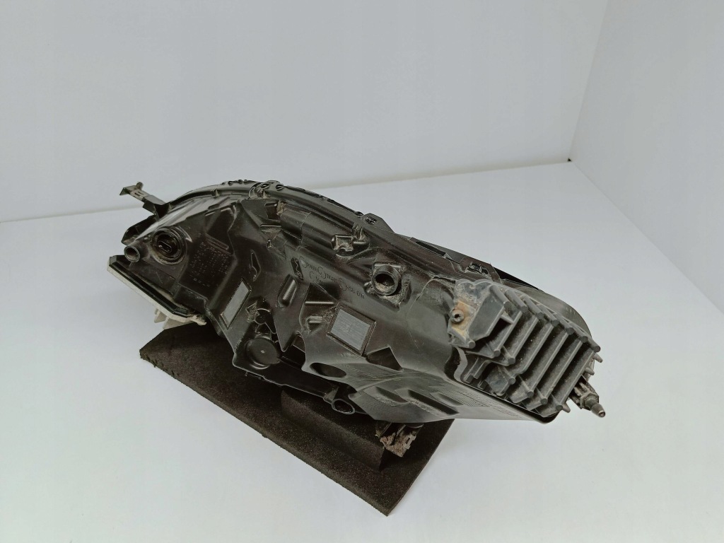 Tesla model 3 m3 17- лампа права перед передня eu 1077376-40-b в Україні