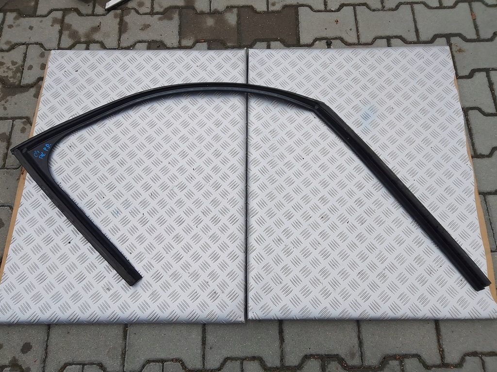 фото №1, Citroen c4 picasso ii 2016 прокладка рамка дверь правый перед 9676851180