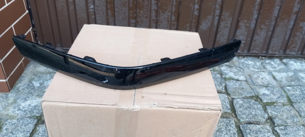 фото №1, Volvo s60 молдинг бампера правый задняя 08687458