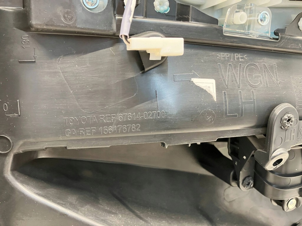 фото №13, Corolla e21 kombi обшивка оббивка двері задніх лівий задня шкіра led