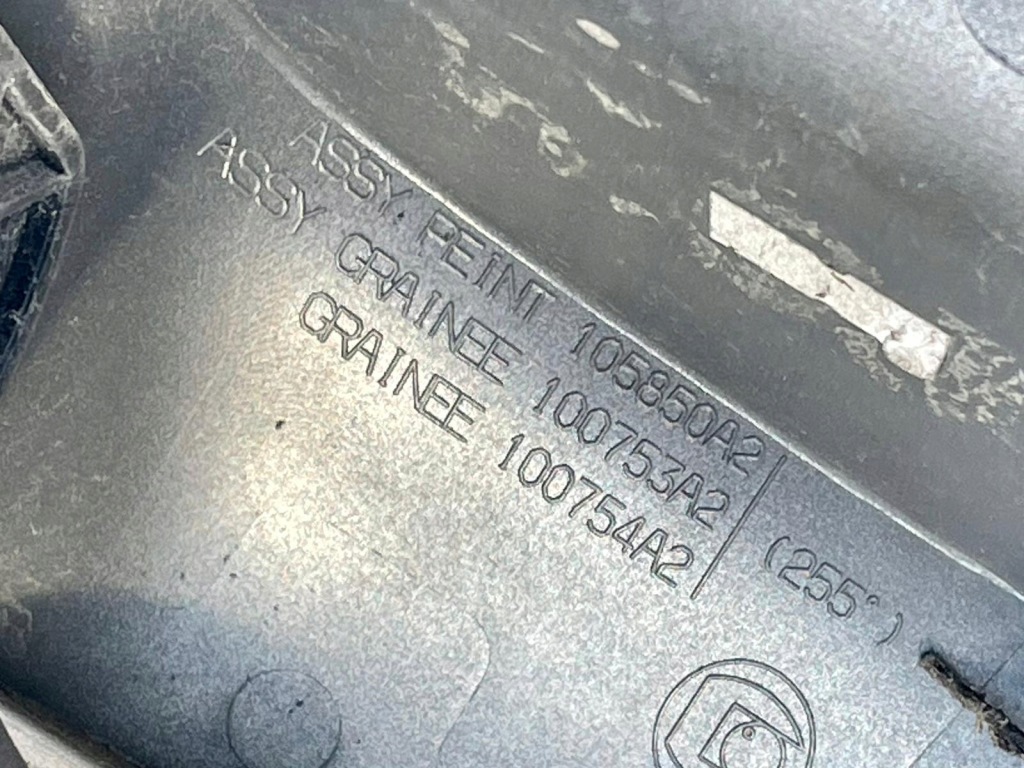 Trafic 3 talento vivaro b накладка кронштейн фары уголок правый  задняя tehnk Доставка