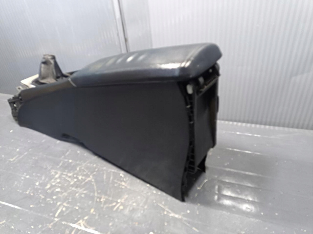 фото №7, Toyota avensis t27 kombi тунель середній підлокітник