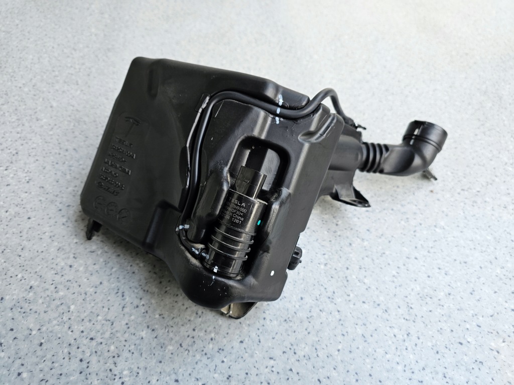 Купити Tesla model 3 iii бачок омивача