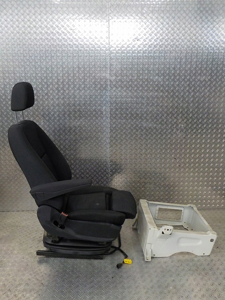 фото №4, Sprinter 907 19- сиденье заднее сиденье водителя