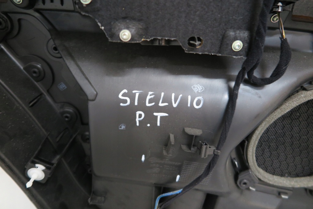 фото №7, Обшивка двері правий задня alfa romeo stelvio 156197051