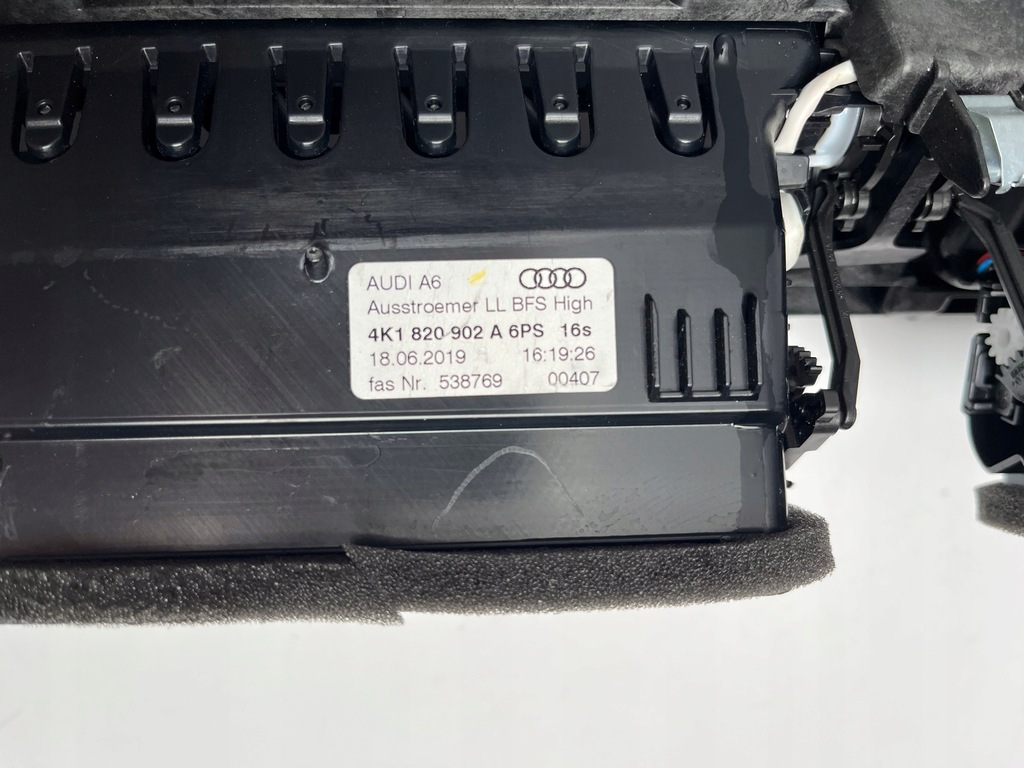 фото №5, Молдинг решётка обдув панели консоли audi a6 c8 4k1