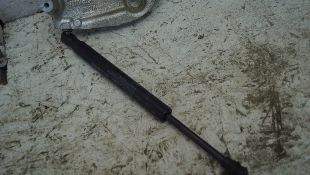 Привод крепеж левое  aston db11 hy53-f23504-ad с Разборки