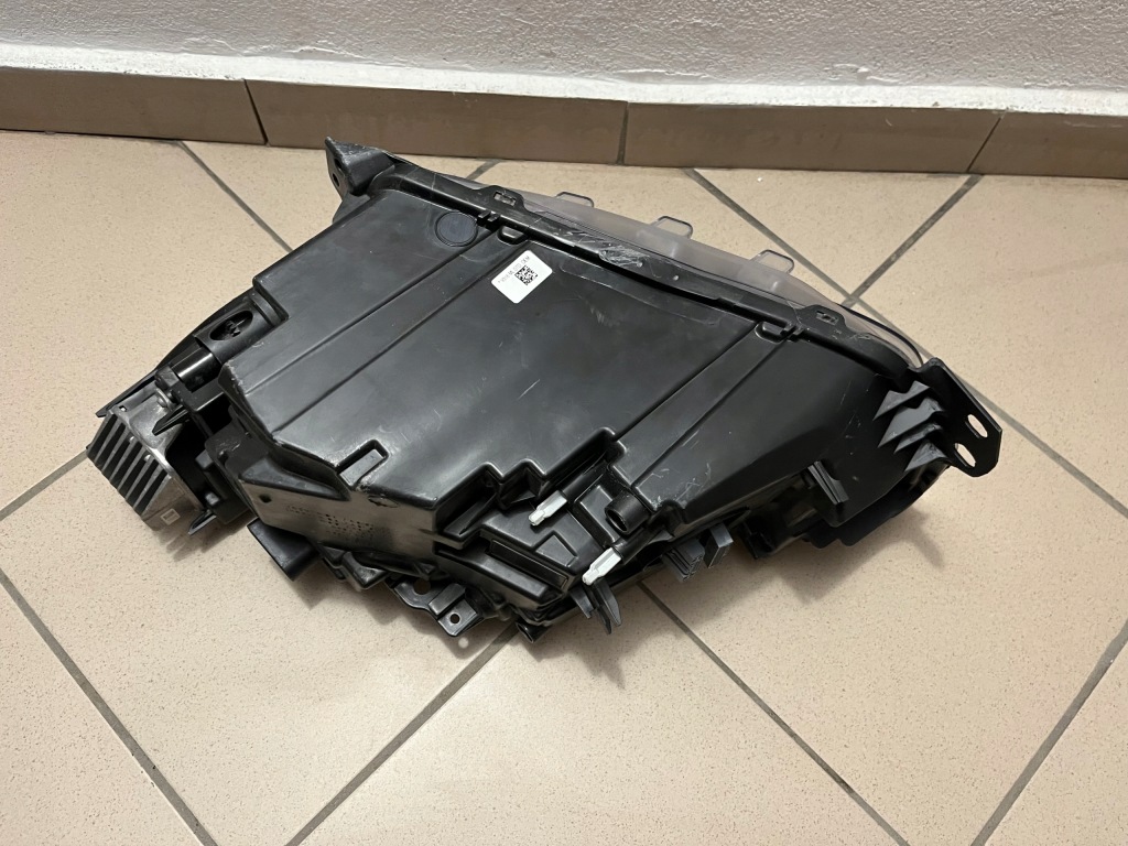 Лампа передняя перед правая volvo xc40 xc-40 mid led 17- 31655990 Доставка