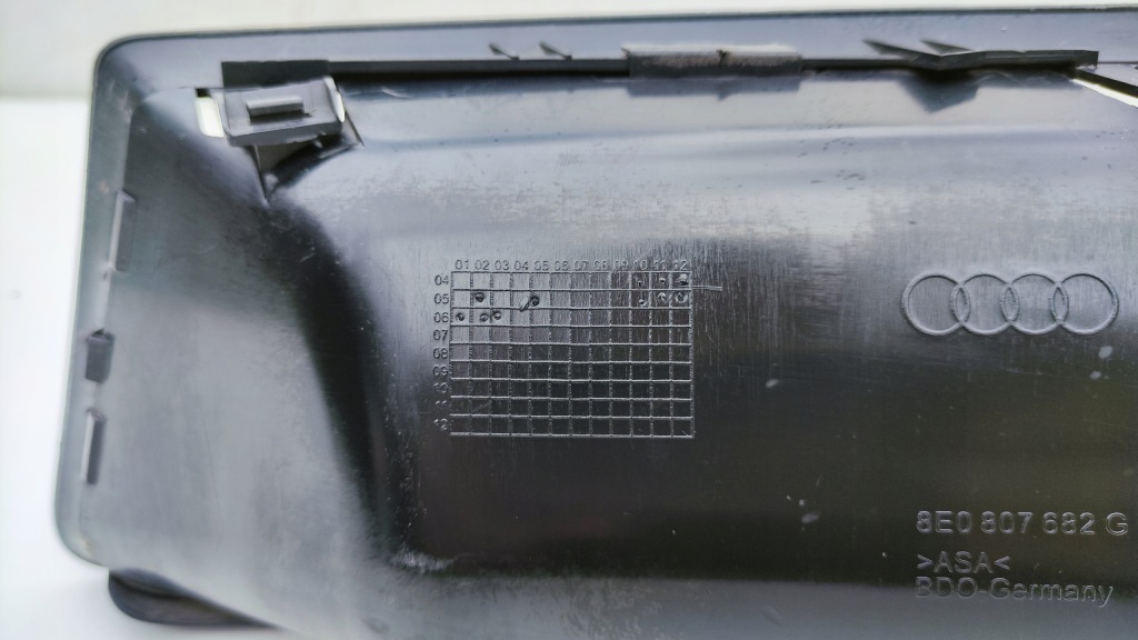 Audi a4 b7 s line 8e0 решётка бампера рамка противотуманной фары правая перед kr135 Киев