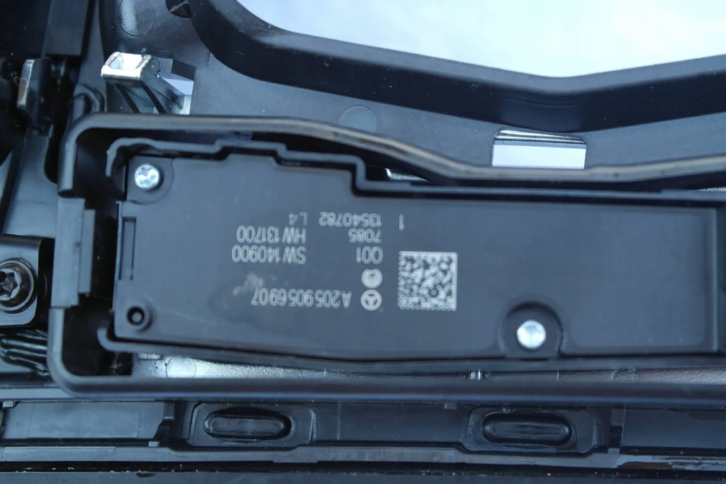 фото №9, Mercedes-benz c w205 2016 панели управление, переключатели, панель средний