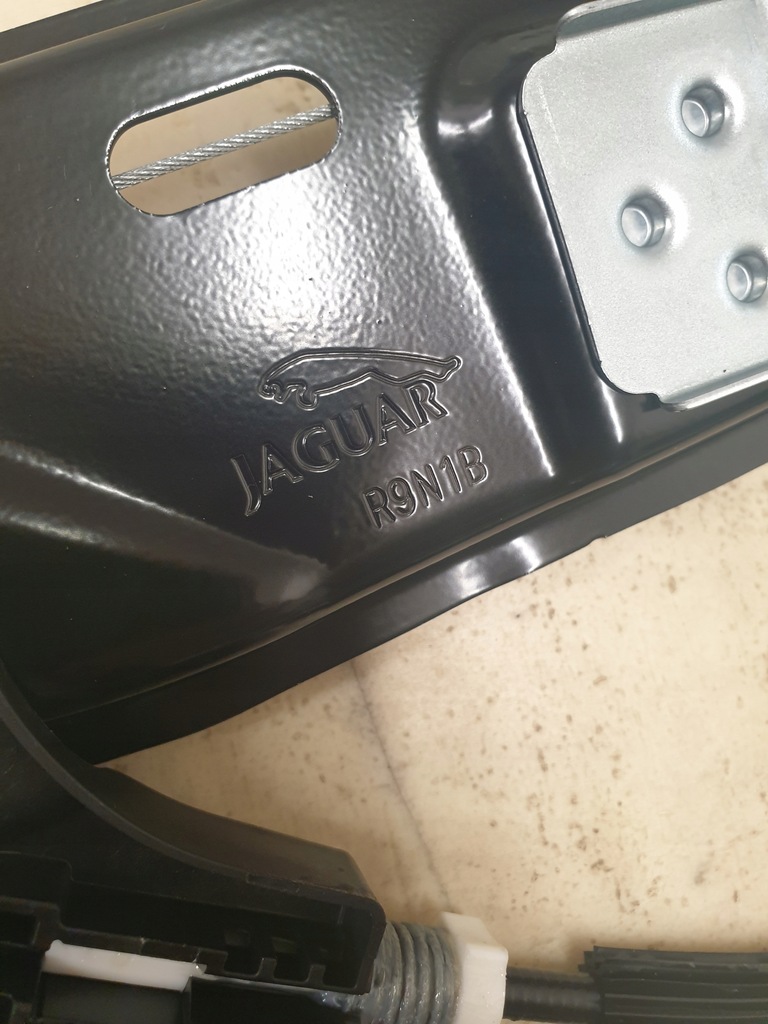 фото №11, Jaguar f-pace подъемник стекло левый задняя hk8327001af