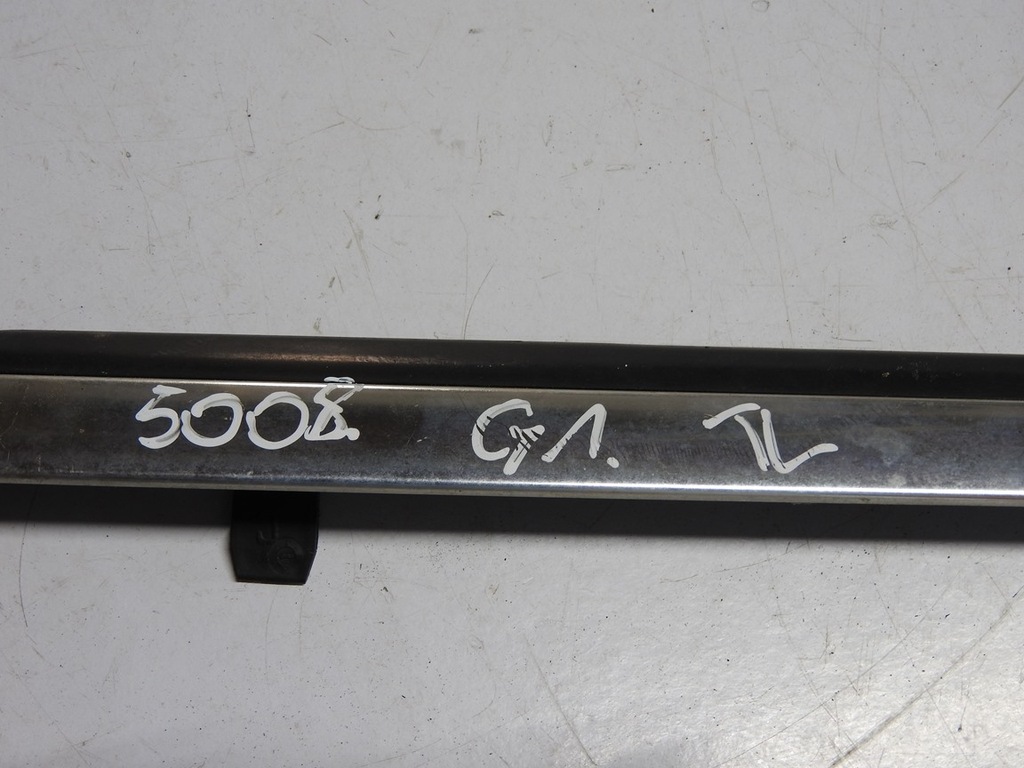 фото №6, Peugeot 5008 i 09-12 молдинг уплотнитель левый задняя хром