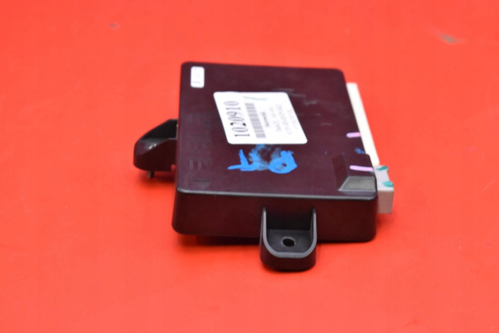 Блок управления модуль дверь правый задний  1045490-10-d tesla model x 90d 15-21 Недорого