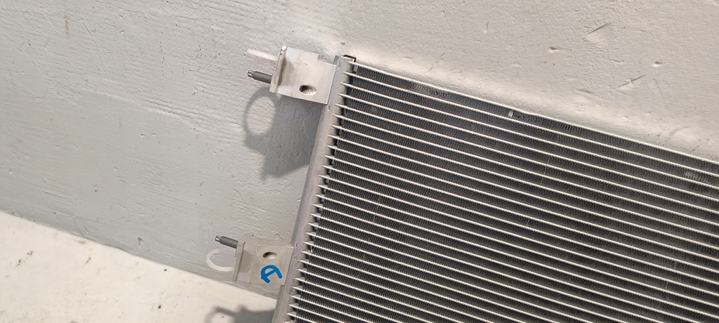 Купити Радіатор кондиціонера tesla model 3 17-