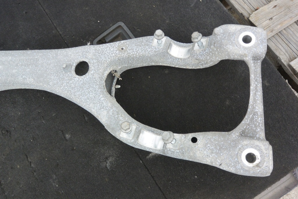 фото №6, Кронштейн підвіска задня audi q7 4l vw touareg 7l